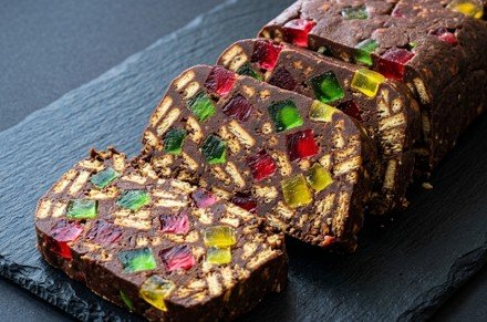 Brza Kasato Torta (Čokoladna Salama): Šareni klasik bez pečenja