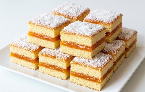 Kocke sa Džemom i Kokosom: Brzi, mekani kolač koji miriše na djetinjstvo