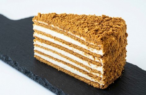 Domaća Medovik Torta: Savršeni medeni slojevi koji se tope u ustima