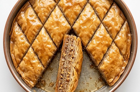 Domaća Baklava u Bakarnoj Tepsiji: Savršenstvo oštrih ivica