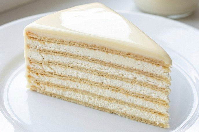 Bijela Rozen Torta: Elegantna kraljica slojeva